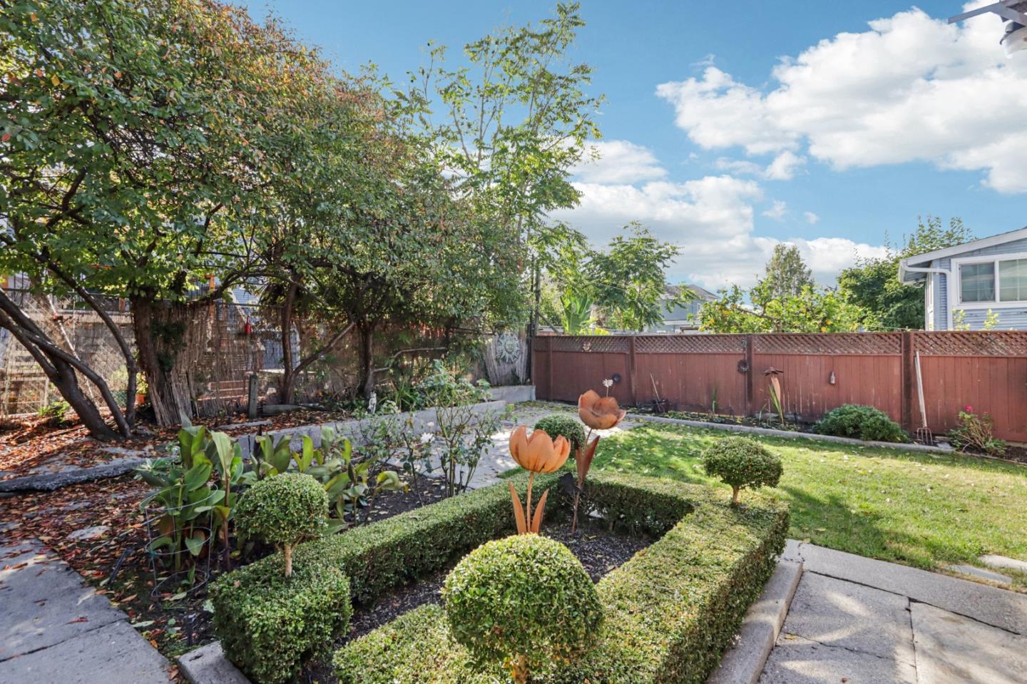 Detail Gallery Image 6 of 19 For 641 63rd St, Oakland,  CA 94609 - 2 Beds | 1 Baths