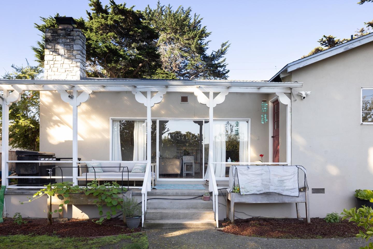 Detail Gallery Image 19 of 25 For 26027 Mesa Dr, Carmel,  CA 93923 - 3 Beds | 2 Baths