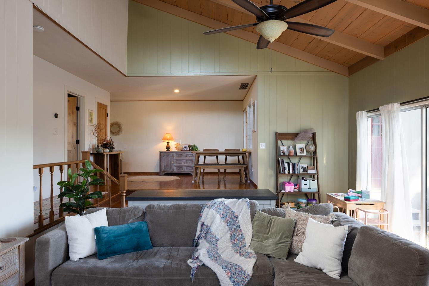 Detail Gallery Image 7 of 25 For 26027 Mesa Dr, Carmel,  CA 93923 - 3 Beds | 2 Baths