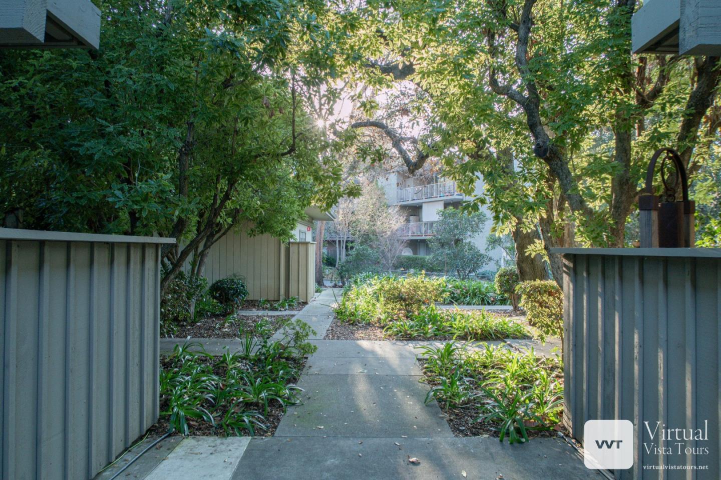 Detail Gallery Image 5 of 41 For 14333 Saratoga Ave #14,  Saratoga,  CA 95070 - 2 Beds | 2 Baths