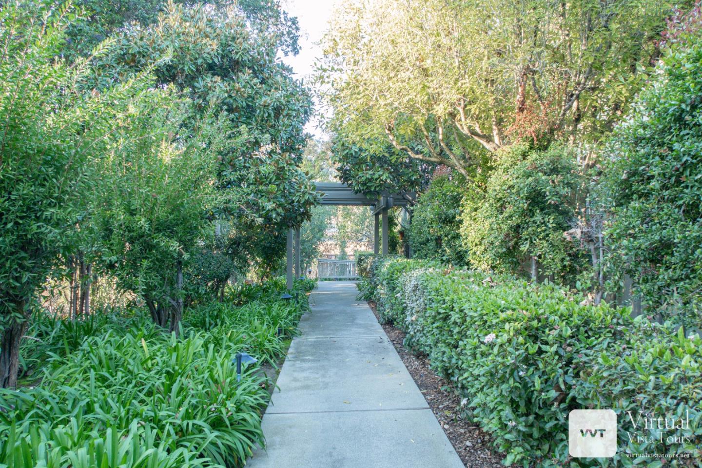 Detail Gallery Image 7 of 41 For 14333 Saratoga Ave #14,  Saratoga,  CA 95070 - 2 Beds | 2 Baths