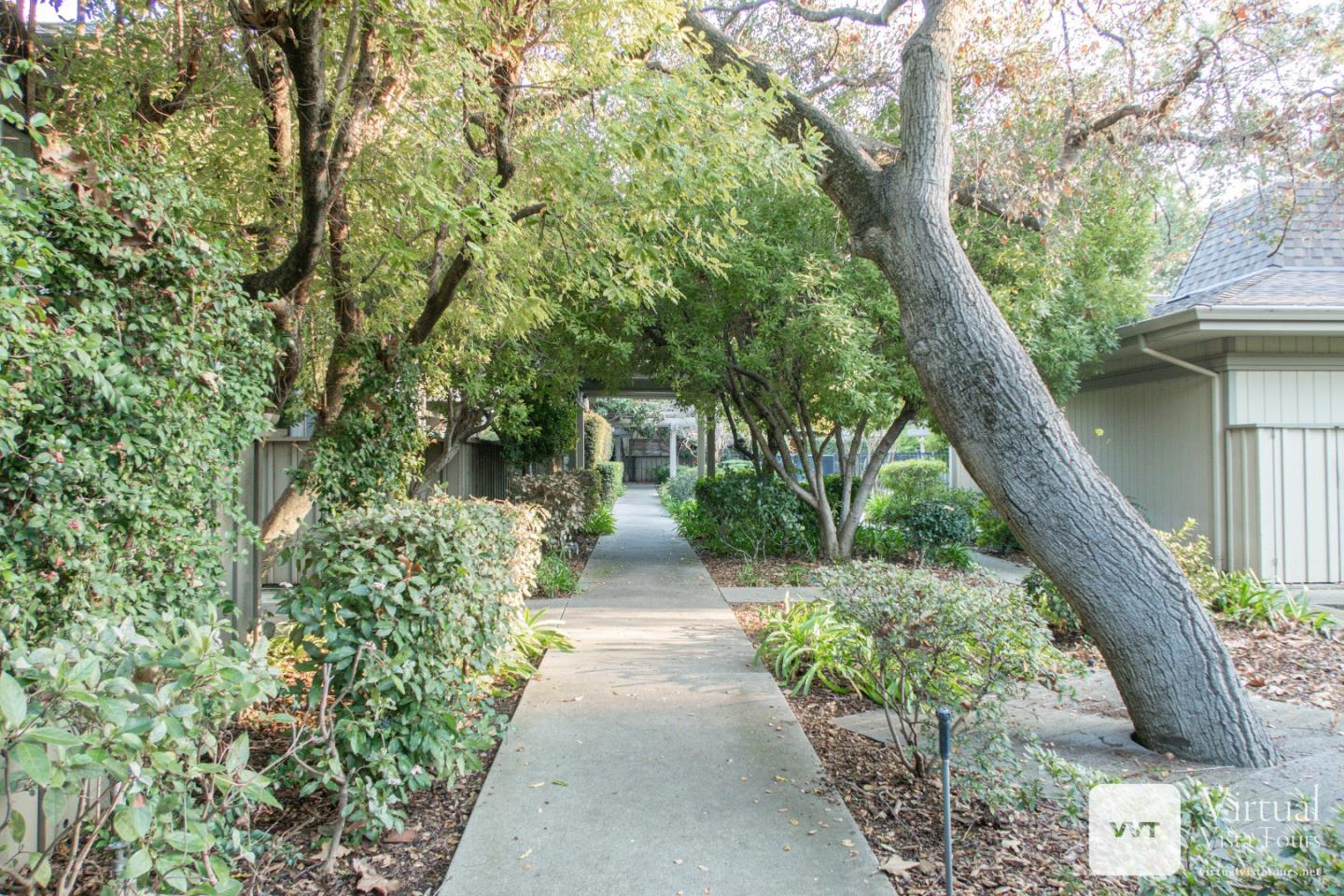 Detail Gallery Image 9 of 41 For 14333 Saratoga Ave #14,  Saratoga,  CA 95070 - 2 Beds | 2 Baths