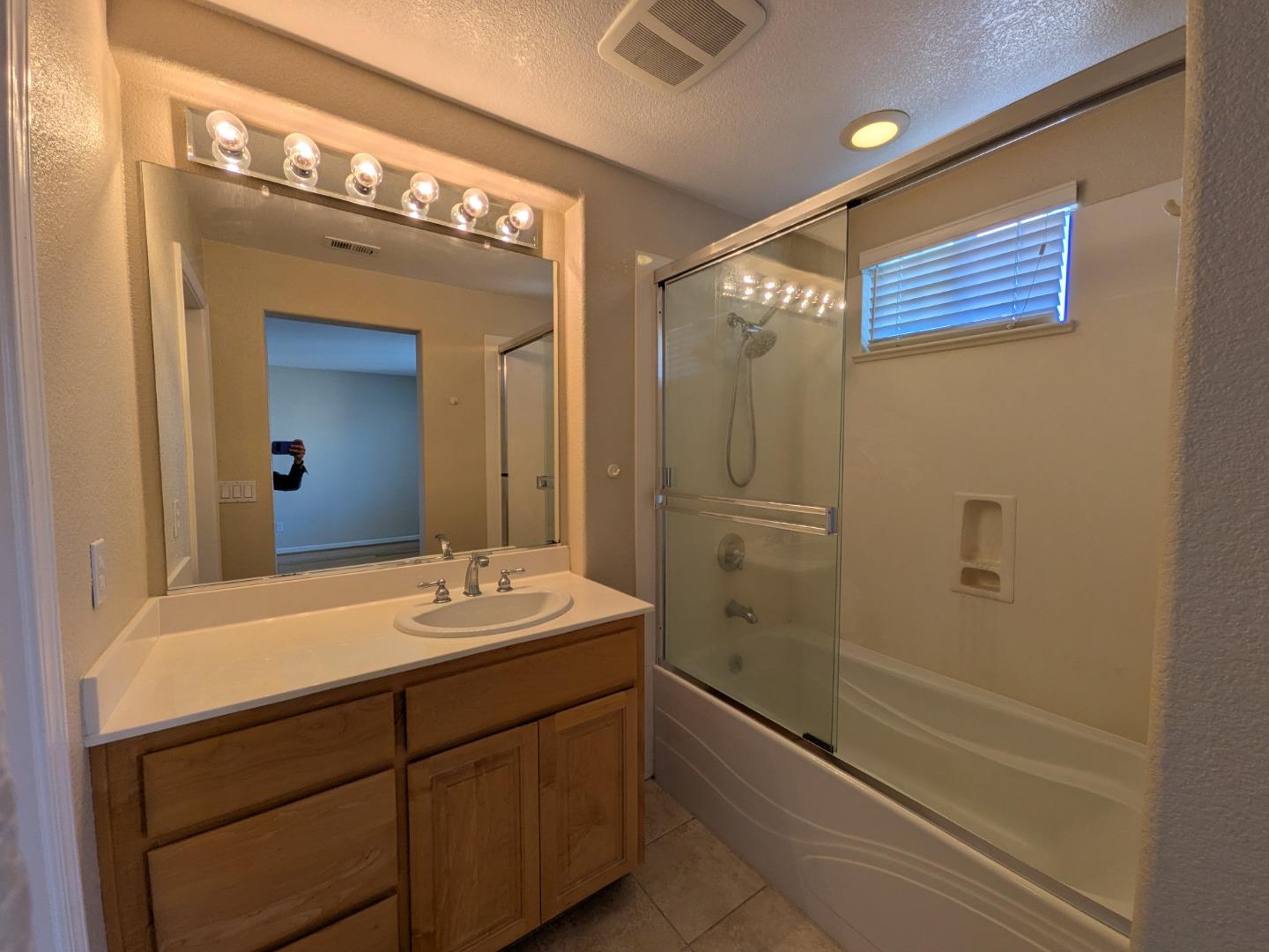 Detail Gallery Image 13 of 27 For 4086 Crandall Cir, Santa Clara,  CA 95054 - 2 Beds | 2/1 Baths