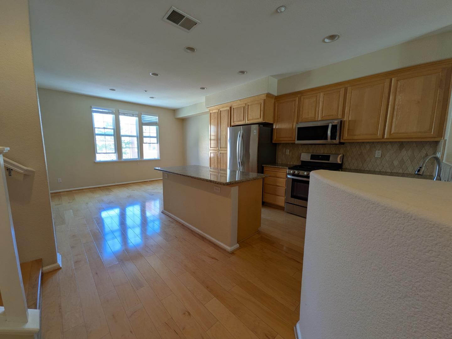 Detail Gallery Image 15 of 27 For 4086 Crandall Cir, Santa Clara,  CA 95054 - 2 Beds | 2/1 Baths