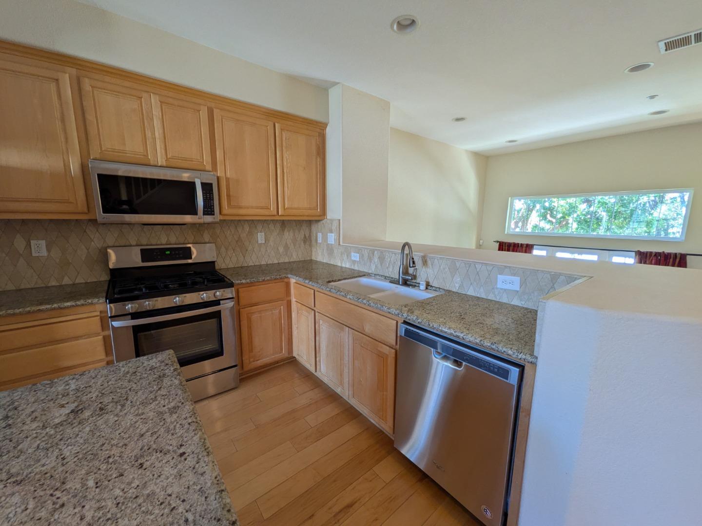 Detail Gallery Image 16 of 27 For 4086 Crandall Cir, Santa Clara,  CA 95054 - 2 Beds | 2/1 Baths