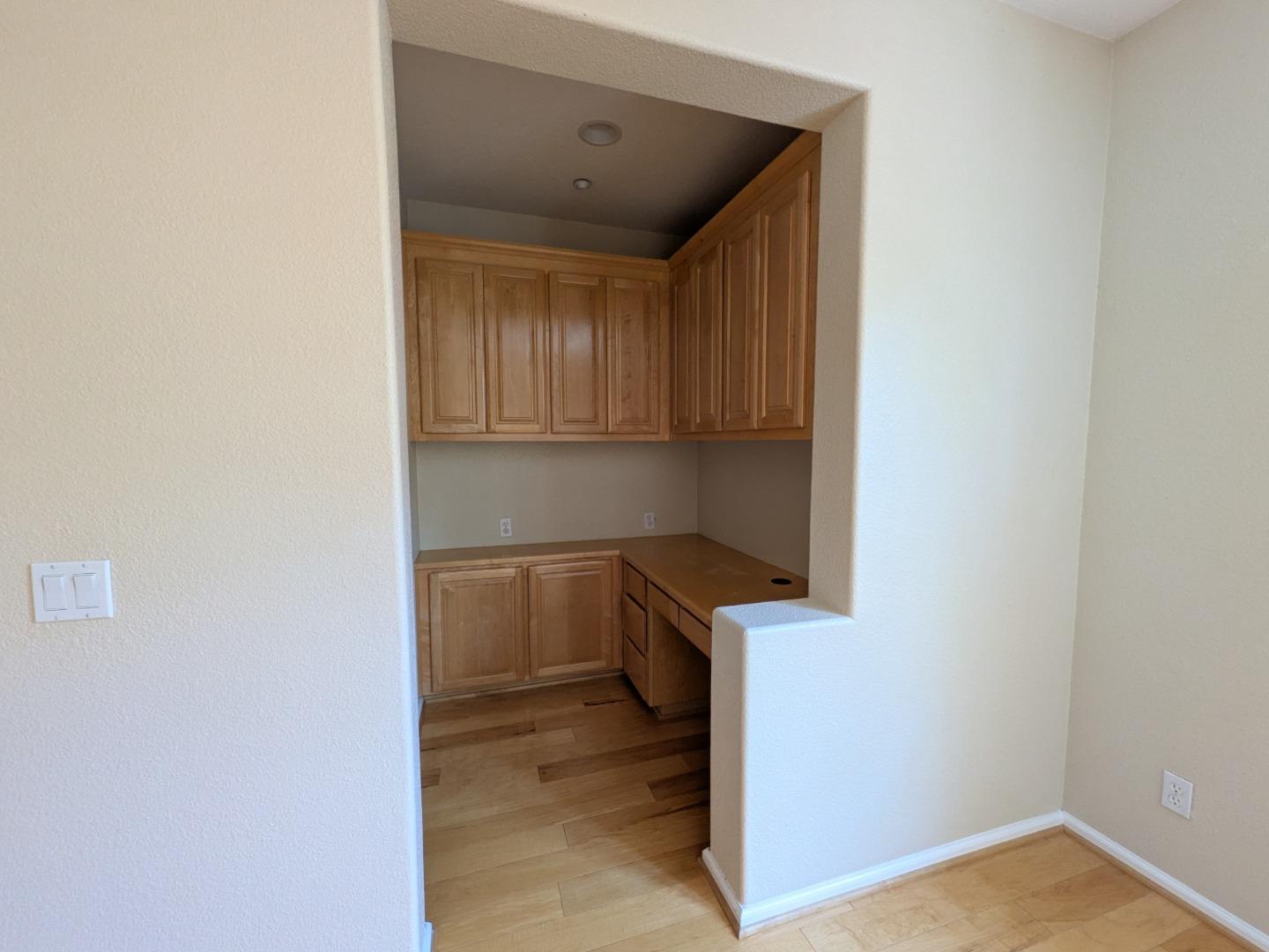 Detail Gallery Image 17 of 27 For 4086 Crandall Cir, Santa Clara,  CA 95054 - 2 Beds | 2/1 Baths