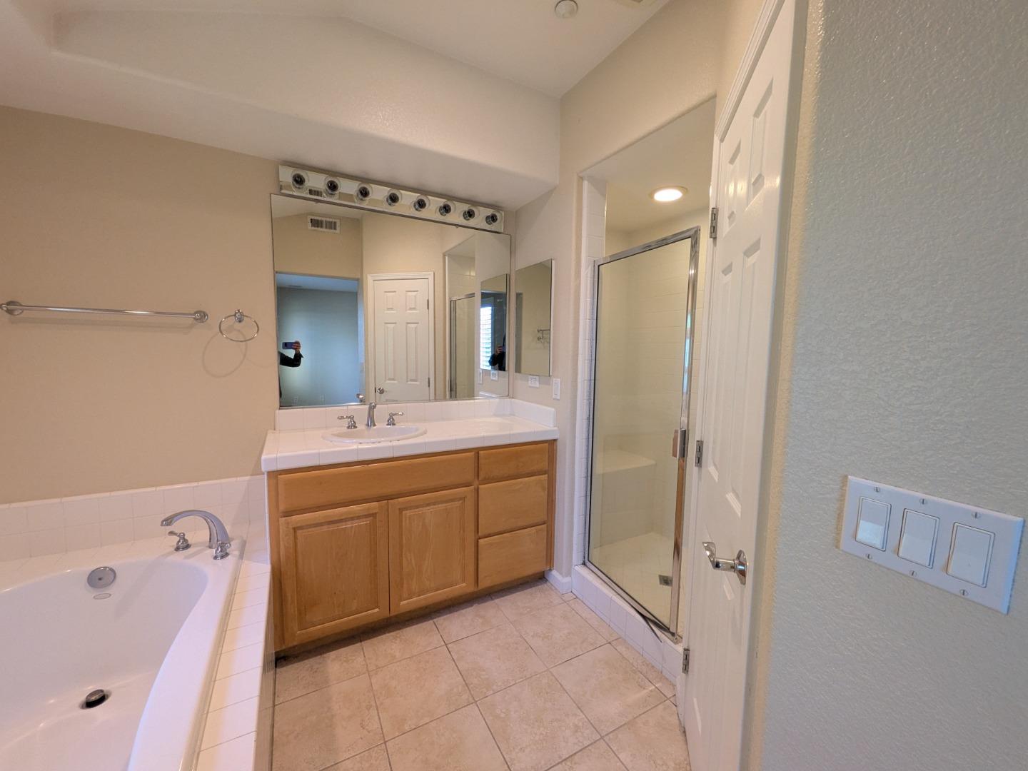 Detail Gallery Image 6 of 27 For 4086 Crandall Cir, Santa Clara,  CA 95054 - 2 Beds | 2/1 Baths