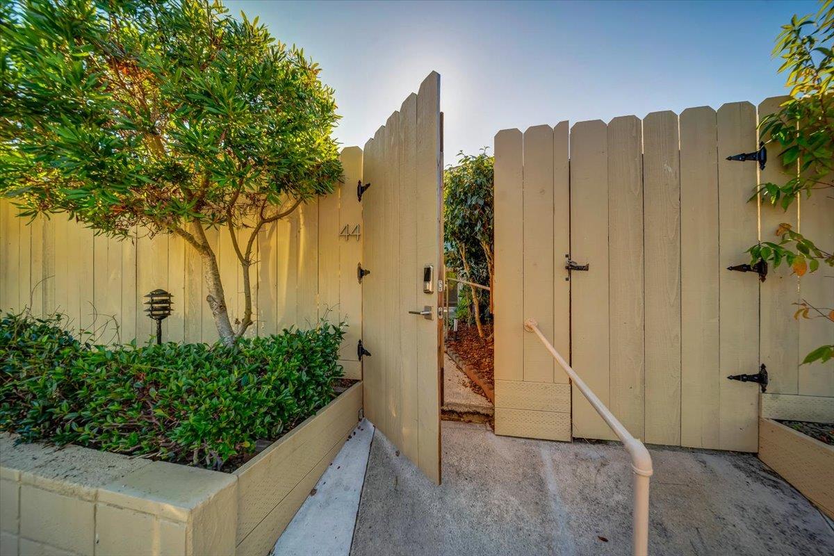 Detail Gallery Image 30 of 32 For 44 Hacienda Carmel, Carmel,  CA 93923 - 2 Beds | 2 Baths