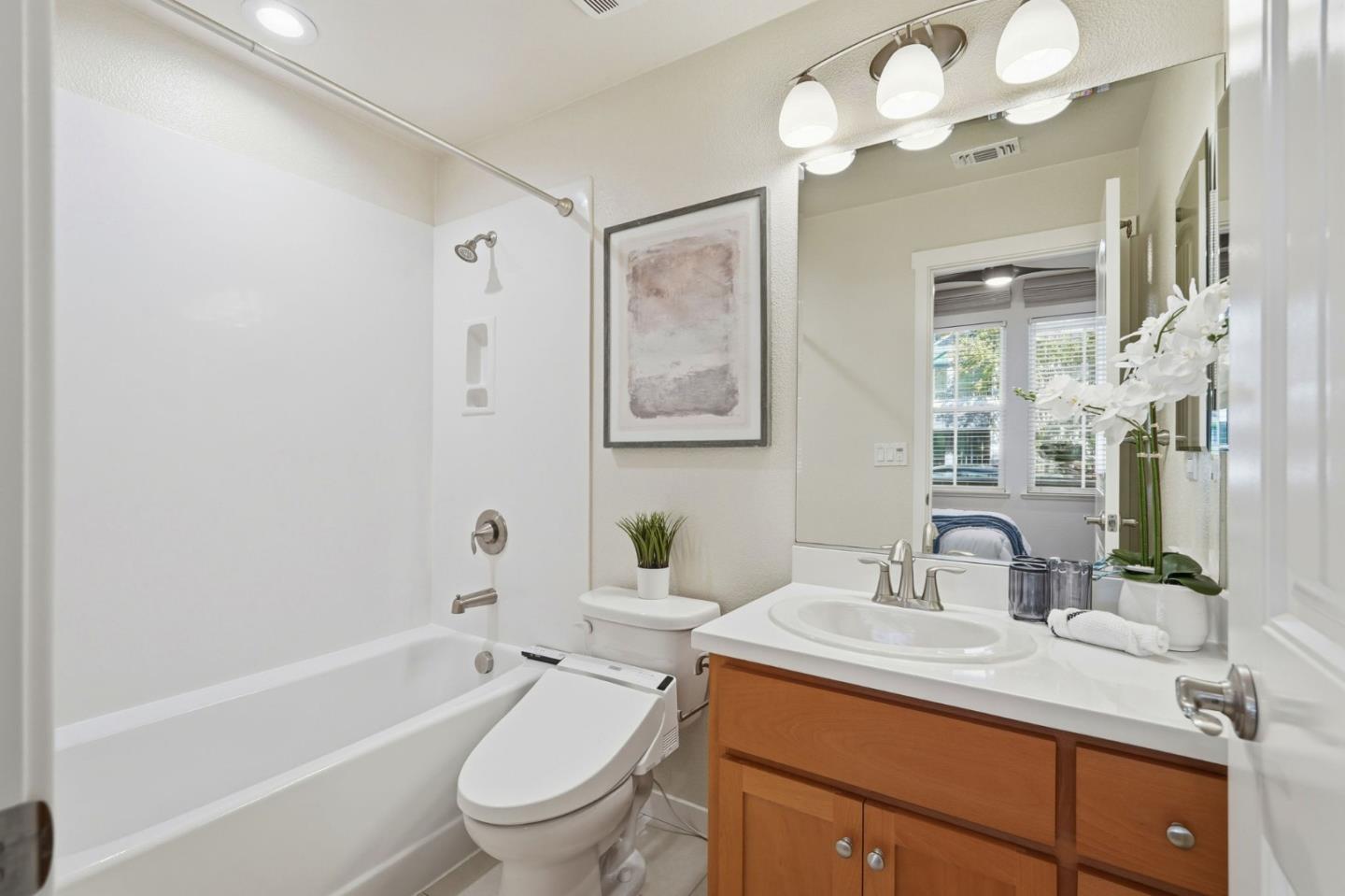 Detail Gallery Image 12 of 20 For 361 W Evelyn Ave, Mountain View,  CA 94041 - 3 Beds | 3/1 Baths