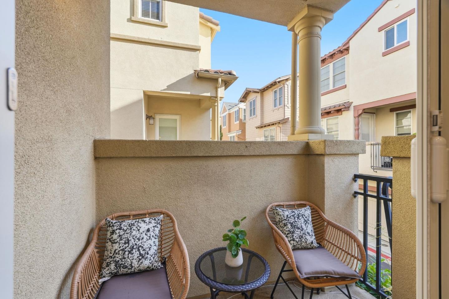 Detail Gallery Image 16 of 20 For 361 W Evelyn Ave, Mountain View,  CA 94041 - 3 Beds | 3/1 Baths