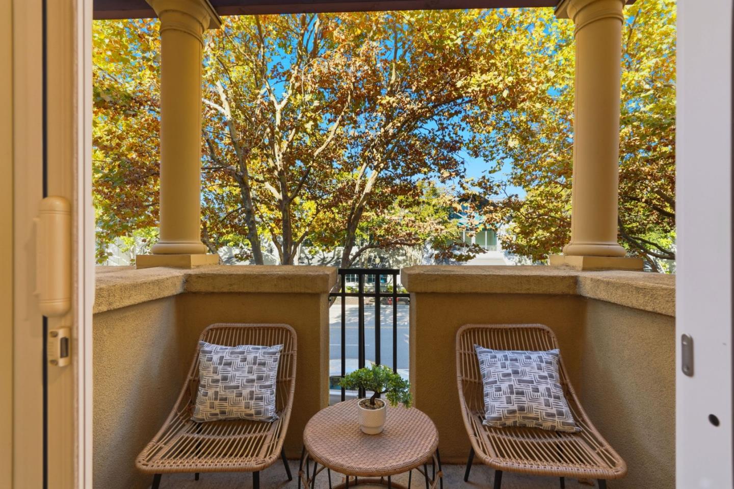 Detail Gallery Image 17 of 20 For 361 W Evelyn Ave, Mountain View,  CA 94041 - 3 Beds | 3/1 Baths