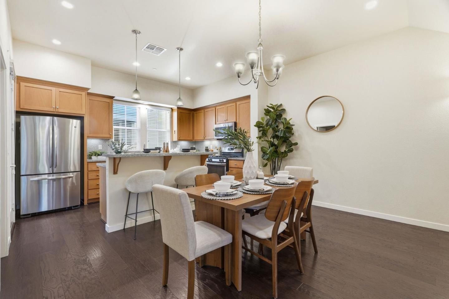 Detail Gallery Image 7 of 20 For 361 W Evelyn Ave, Mountain View,  CA 94041 - 3 Beds | 3/1 Baths