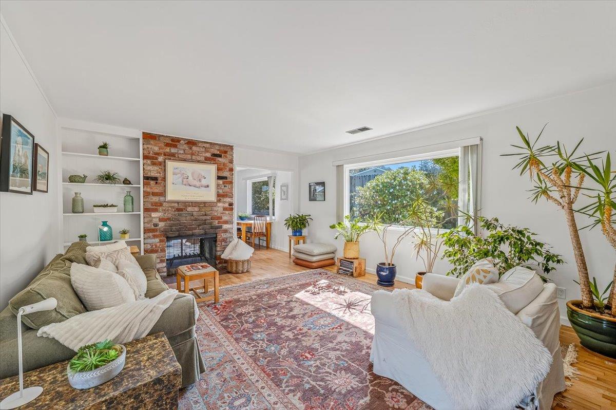 Detail Gallery Image 14 of 70 For 2120 Messina Pl, Monterey,  CA 93940 - 3 Beds | 2 Baths