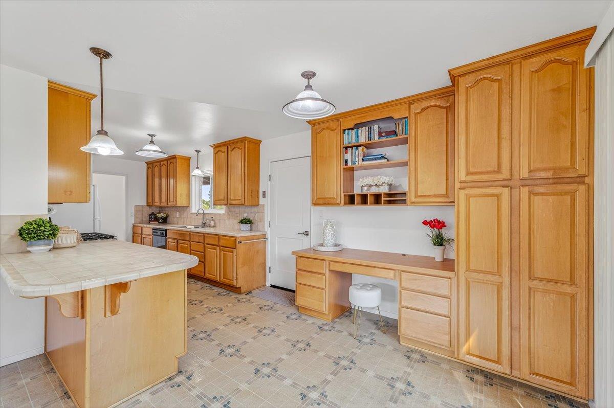 Detail Gallery Image 33 of 70 For 2120 Messina Pl, Monterey,  CA 93940 - 3 Beds | 2 Baths