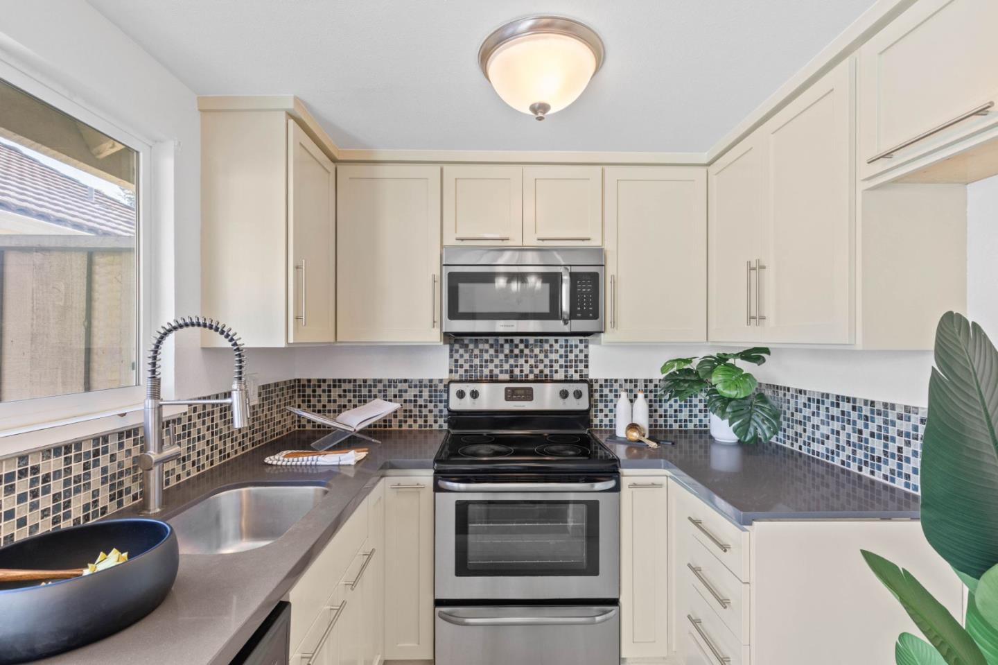 Detail Gallery Image 11 of 29 For 230 Truckee Ln, San Jose,  CA 95136 - 2 Beds | 2 Baths