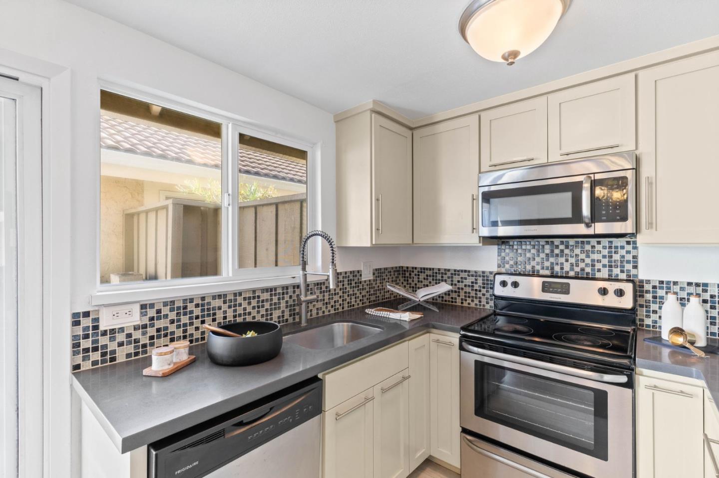 Detail Gallery Image 12 of 29 For 230 Truckee Ln, San Jose,  CA 95136 - 2 Beds | 2 Baths