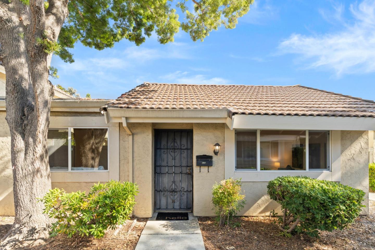 Detail Gallery Image 2 of 29 For 230 Truckee Ln, San Jose,  CA 95136 - 2 Beds | 2 Baths