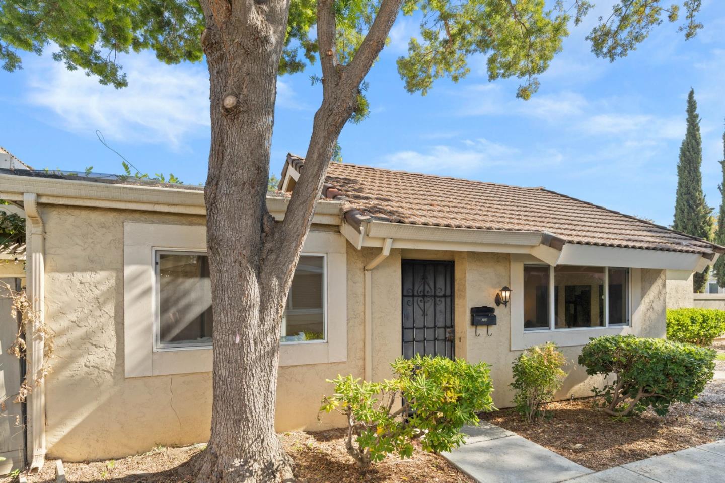 Detail Gallery Image 3 of 29 For 230 Truckee Ln, San Jose,  CA 95136 - 2 Beds | 2 Baths