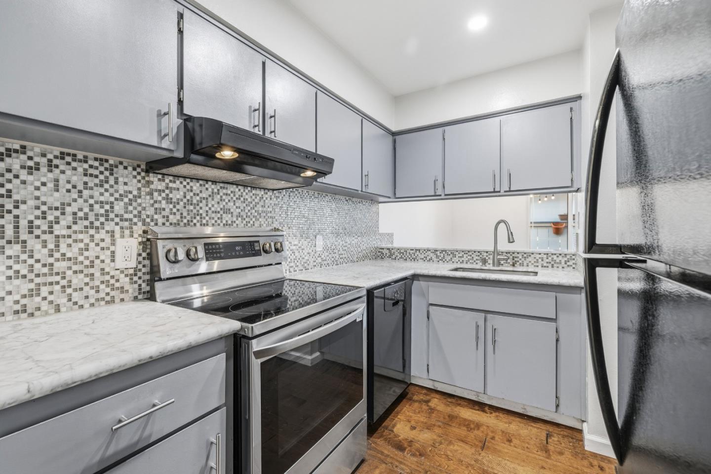 Detail Gallery Image 10 of 56 For 1925 46th Ave #127,  Capitola,  CA 95010 - 2 Beds | 1/1 Baths