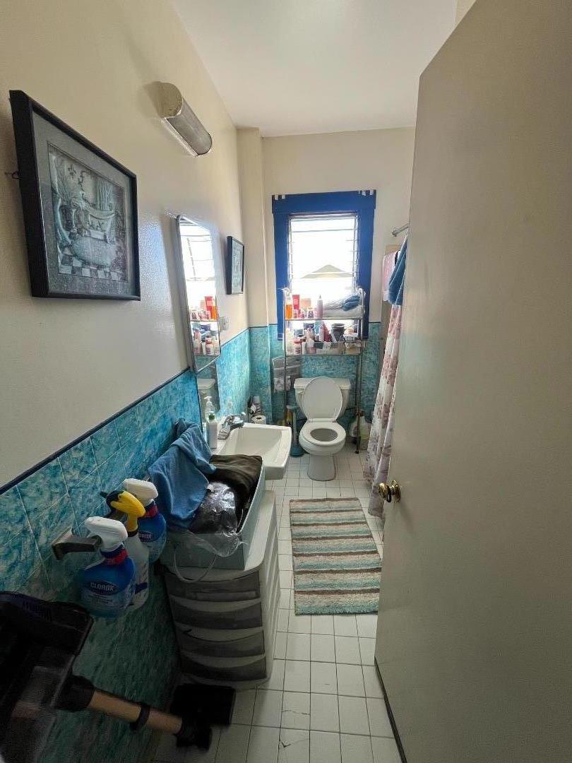 Detail Gallery Image 10 of 26 For 210 7th Ln, South San Francisco,  CA 94080 - 5 Beds | 2 Baths