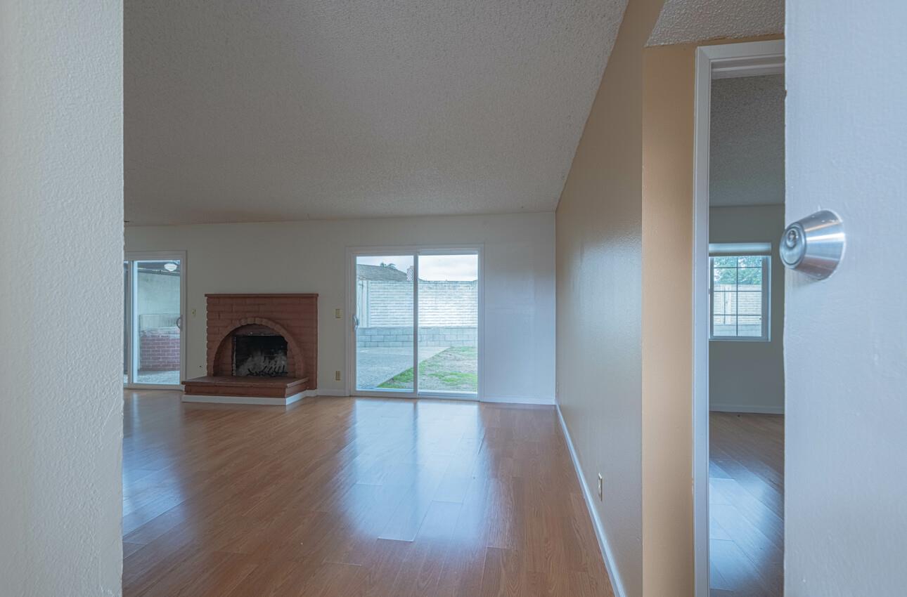 Detail Gallery Image 3 of 28 For 684 Alvarado Ct, Salinas,  CA 93907 - 3 Beds | 2 Baths