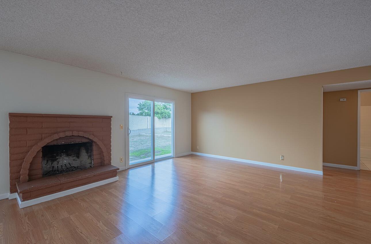 Detail Gallery Image 5 of 28 For 684 Alvarado Ct, Salinas,  CA 93907 - 3 Beds | 2 Baths