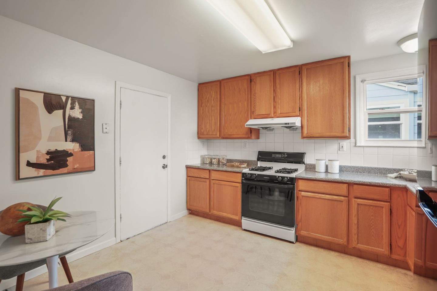 Detail Gallery Image 11 of 33 For 1709 Dolan Ave, San Mateo,  CA 94401 - 3 Beds | 1 Baths