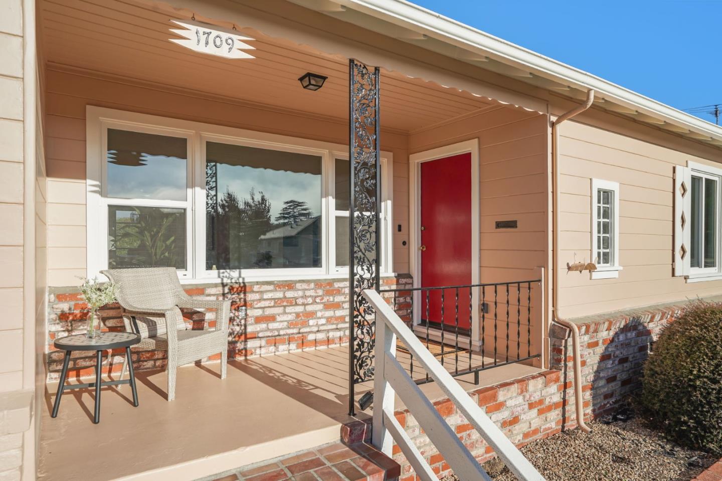 Detail Gallery Image 3 of 33 For 1709 Dolan Ave, San Mateo,  CA 94401 - 3 Beds | 1 Baths