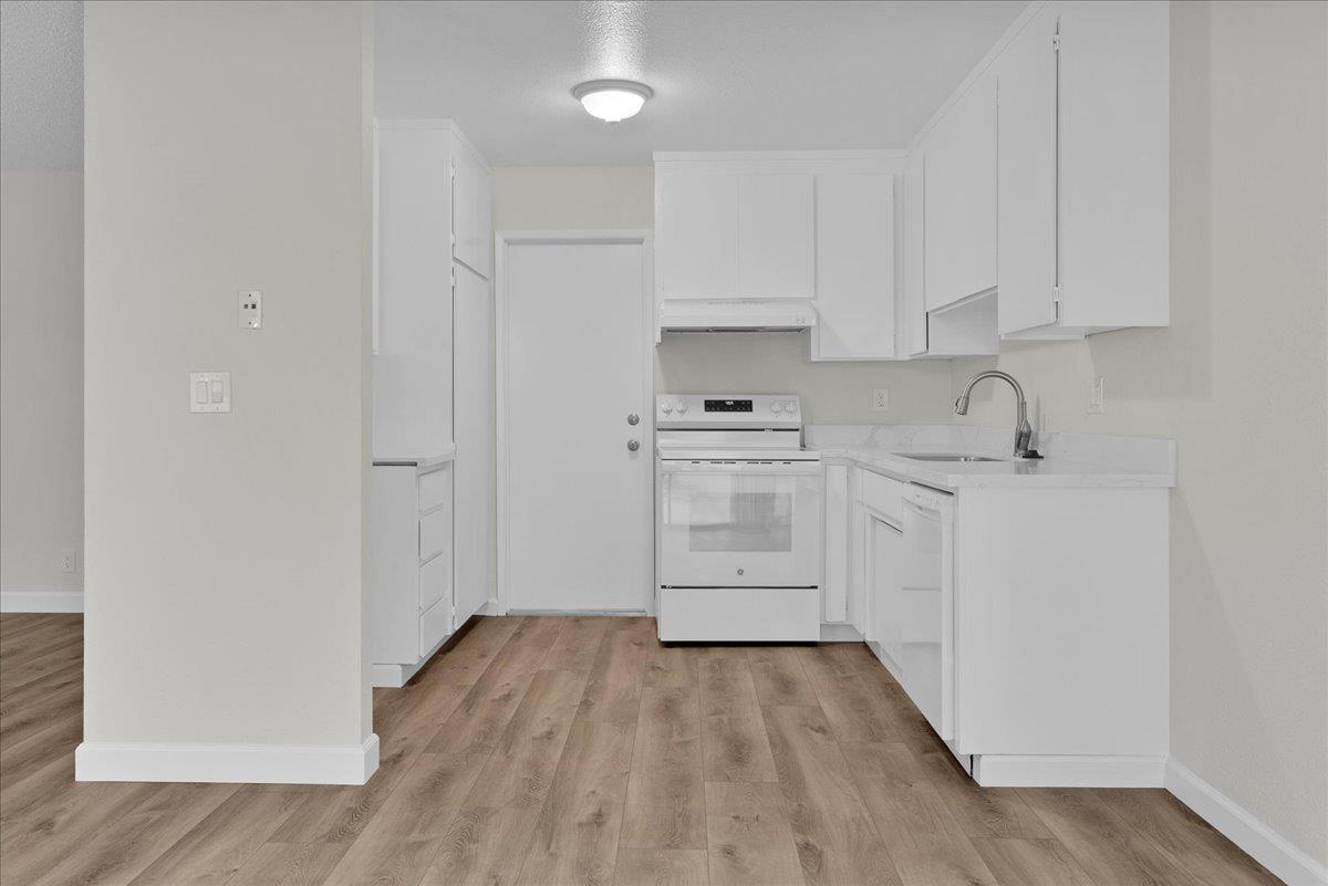 Detail Gallery Image 10 of 34 For 1631 Cherokee Dr, Salinas,  CA 93906 - 3 Beds | 2 Baths