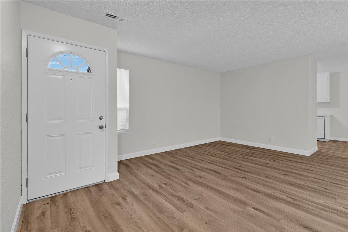 Detail Gallery Image 4 of 34 For 1631 Cherokee Dr, Salinas,  CA 93906 - 3 Beds | 2 Baths