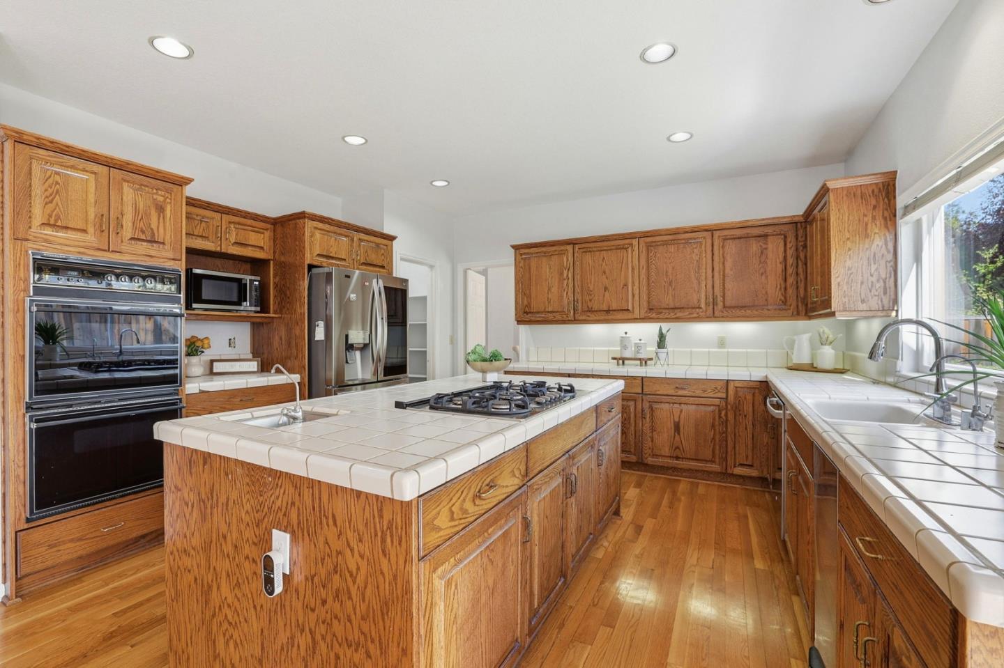 Detail Gallery Image 19 of 62 For 5916 Sterling Oaks Dr, San Jose,  CA 95120 - 6 Beds | 4/1 Baths