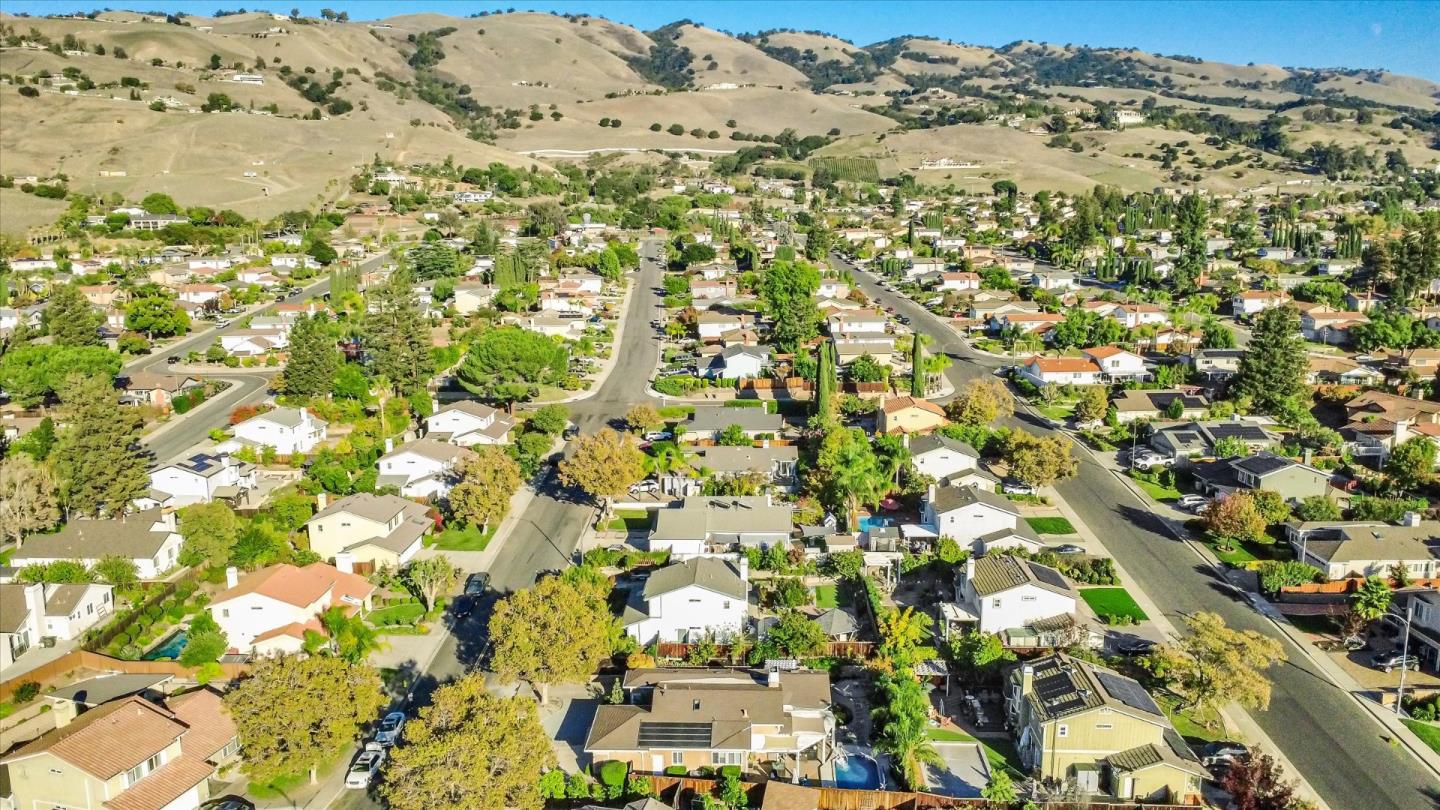 Detail Gallery Image 46 of 51 For 3572 Rollingside Dr, San Jose,  CA 95148 - 4 Beds | 2 Baths