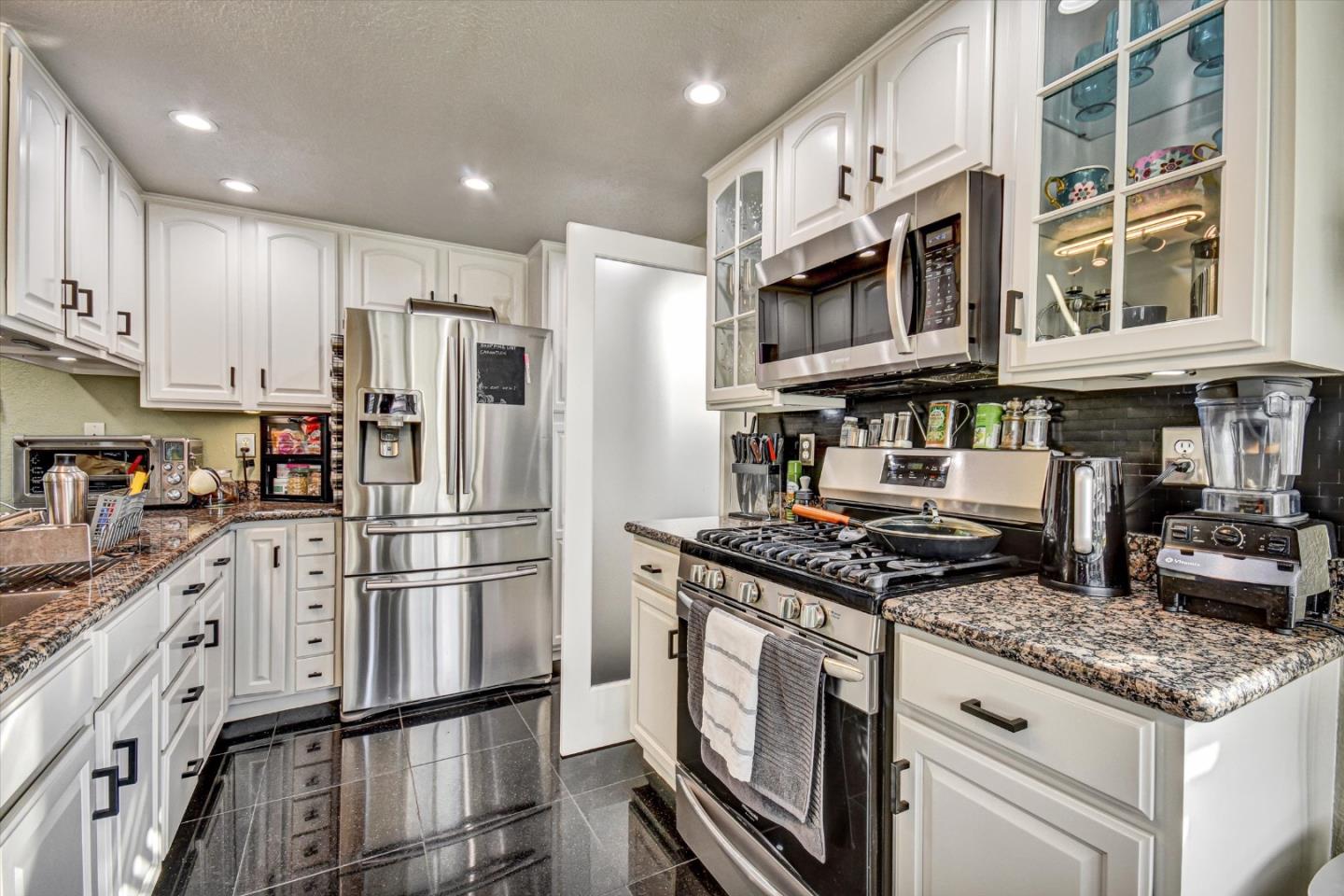 Detail Gallery Image 8 of 51 For 3572 Rollingside Dr, San Jose,  CA 95148 - 4 Beds | 2 Baths