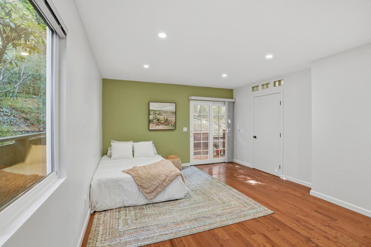 Detail Gallery Image 12 of 21 For 710 Woodcrest Ln, Monterey,  CA 93940 - 3 Beds | 2 Baths