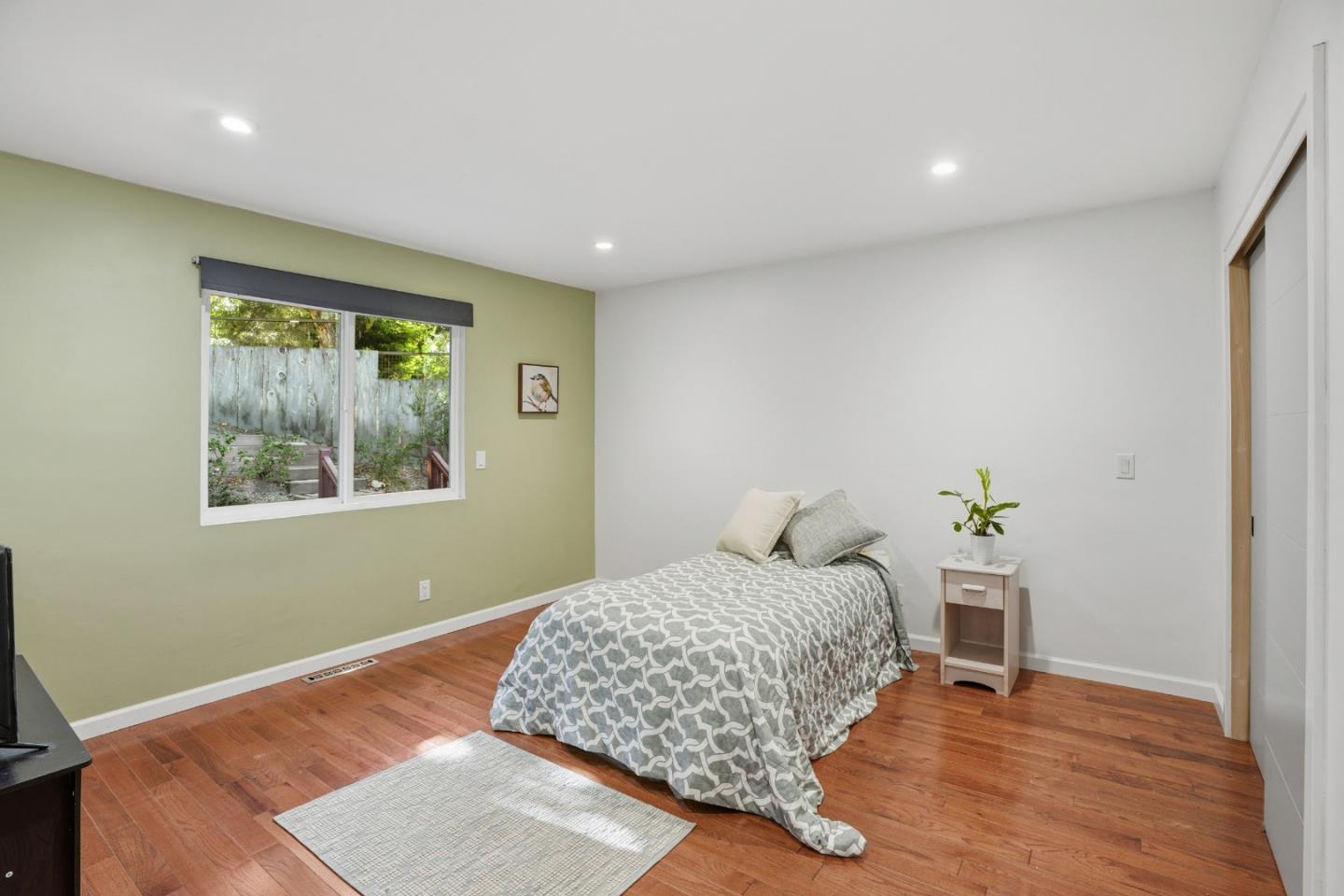 Detail Gallery Image 16 of 21 For 710 Woodcrest Ln, Monterey,  CA 93940 - 3 Beds | 2 Baths