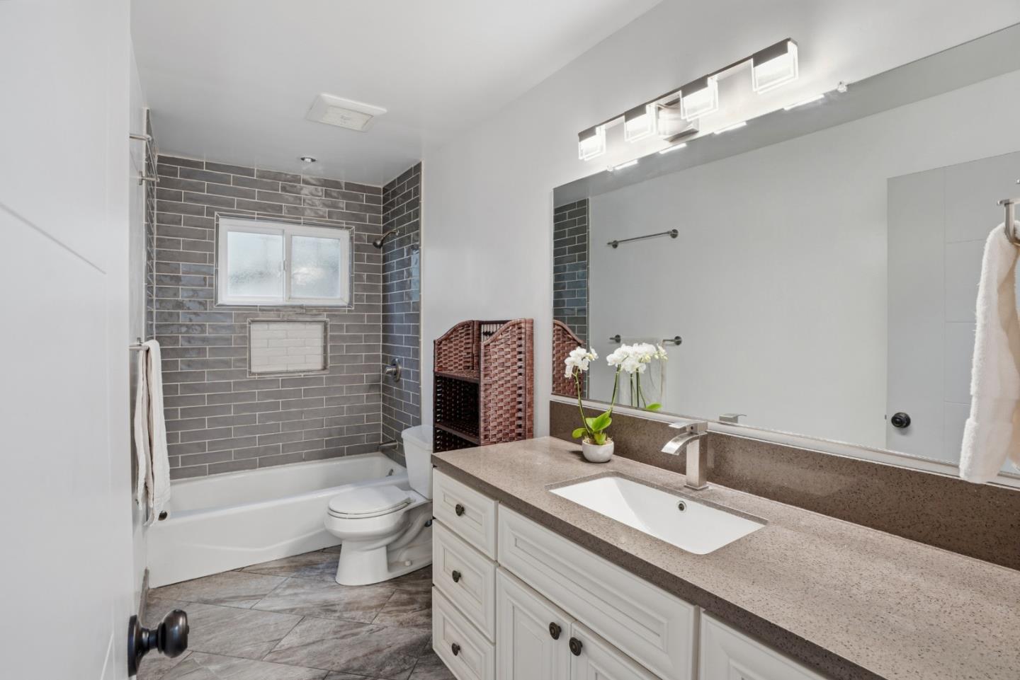 Detail Gallery Image 17 of 21 For 710 Woodcrest Ln, Monterey,  CA 93940 - 3 Beds | 2 Baths