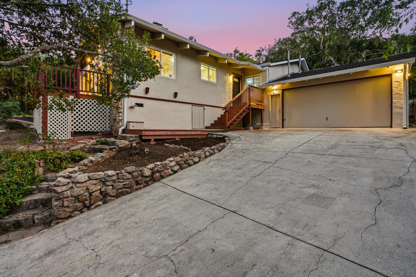 Detail Gallery Image 5 of 21 For 710 Woodcrest Ln, Monterey,  CA 93940 - 3 Beds | 2 Baths