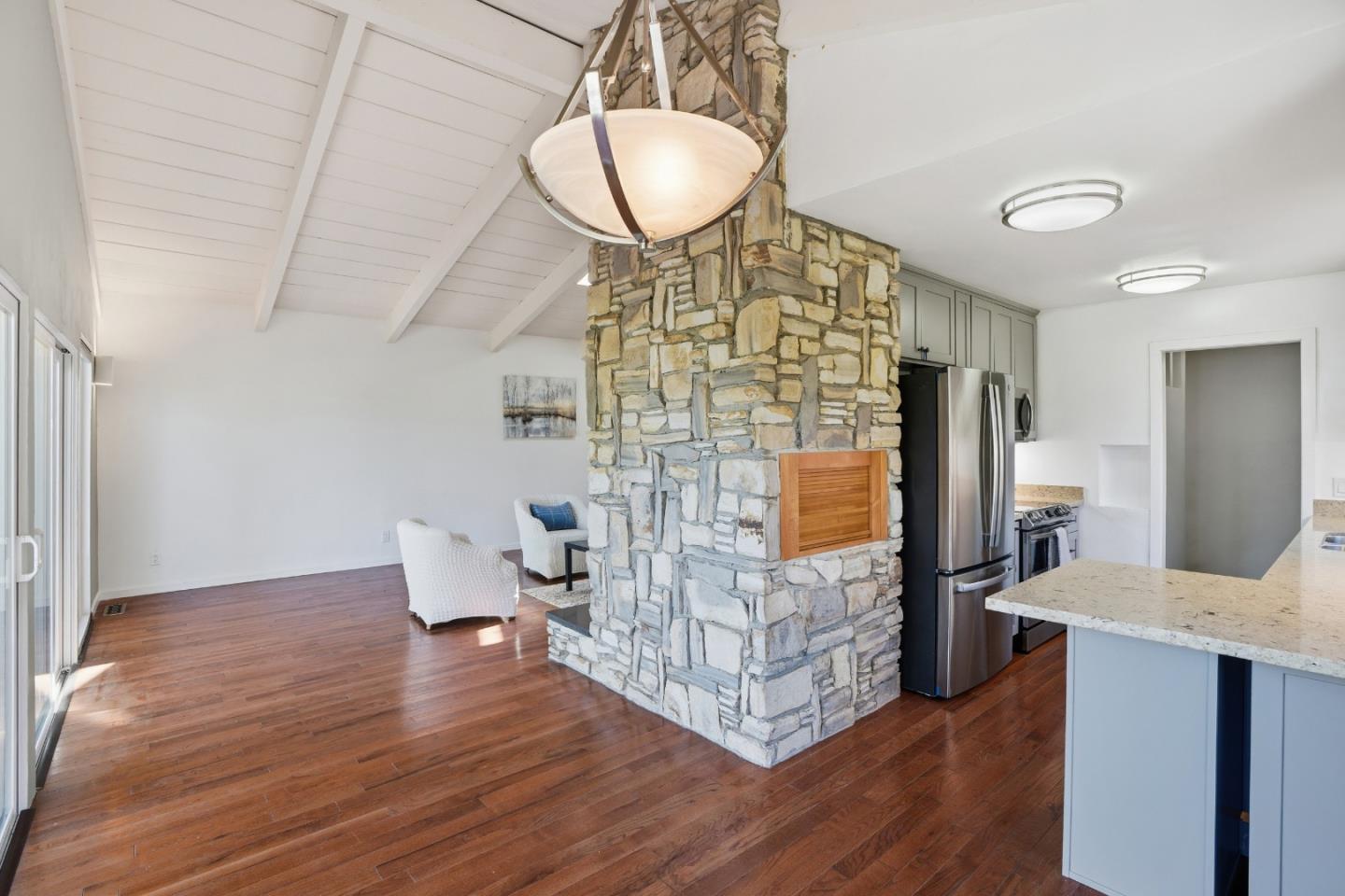 Detail Gallery Image 8 of 21 For 710 Woodcrest Ln, Monterey,  CA 93940 - 3 Beds | 2 Baths