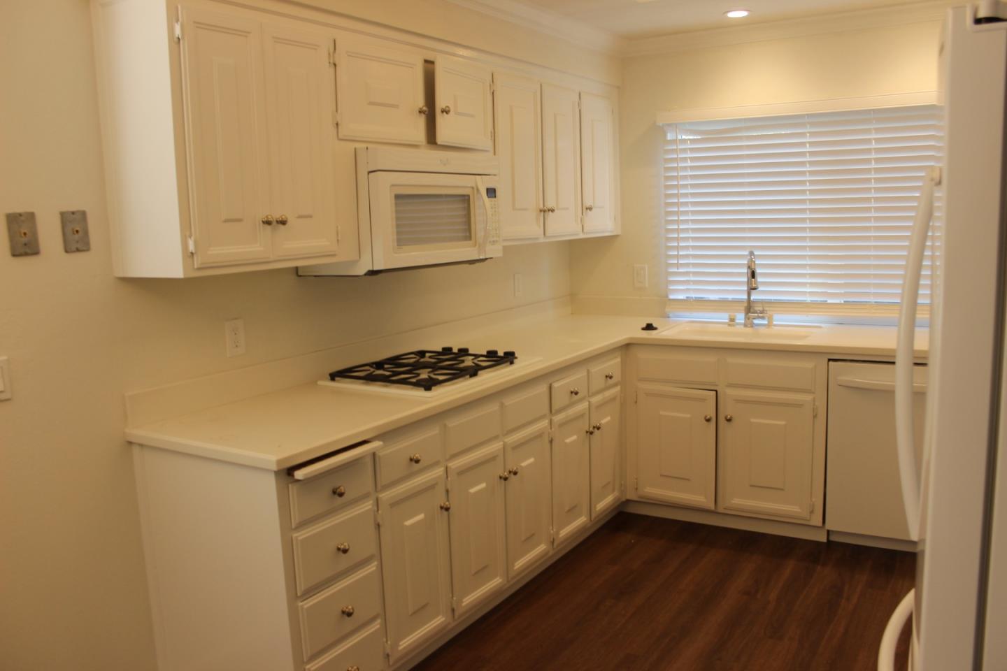 Detail Gallery Image 5 of 17 For 980 Edgewater Blvd, Foster City,  CA 94404 - 4 Beds | 2 Baths