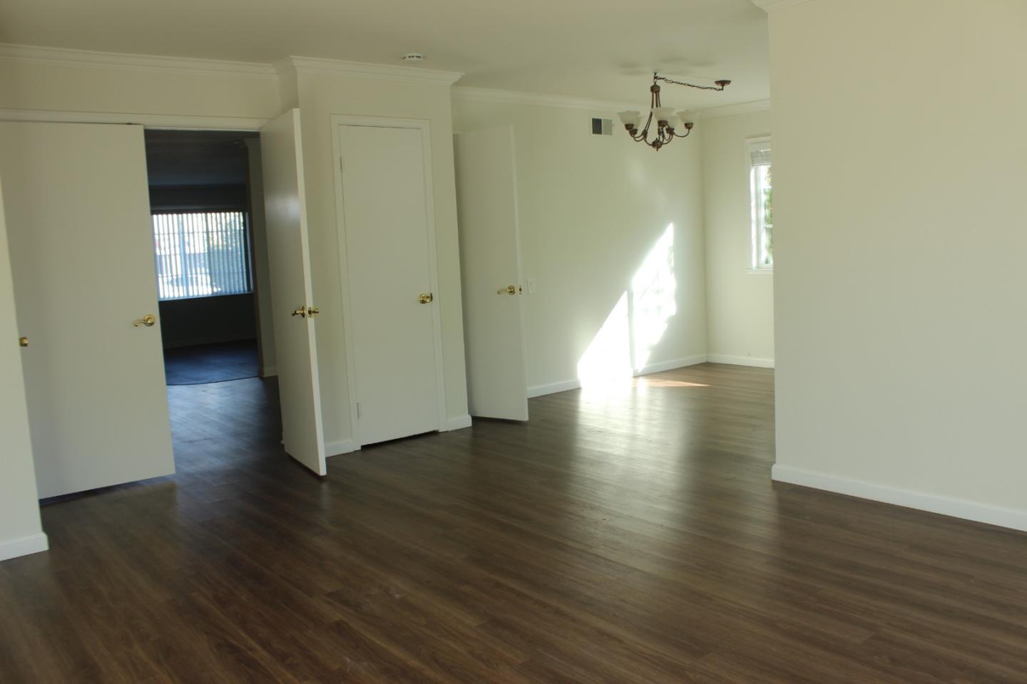 Detail Gallery Image 9 of 17 For 980 Edgewater Blvd, Foster City,  CA 94404 - 4 Beds | 2 Baths