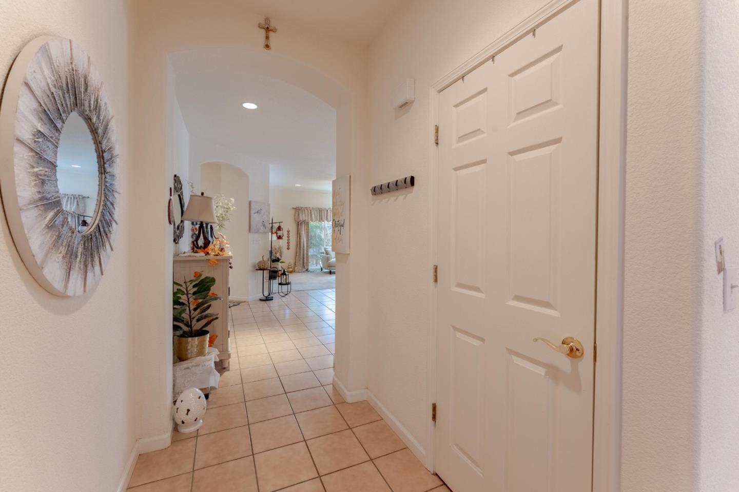 Detail Gallery Image 4 of 23 For 2919 Las Flores Cir, Los Banos,  CA 93635 - 3 Beds | 2 Baths