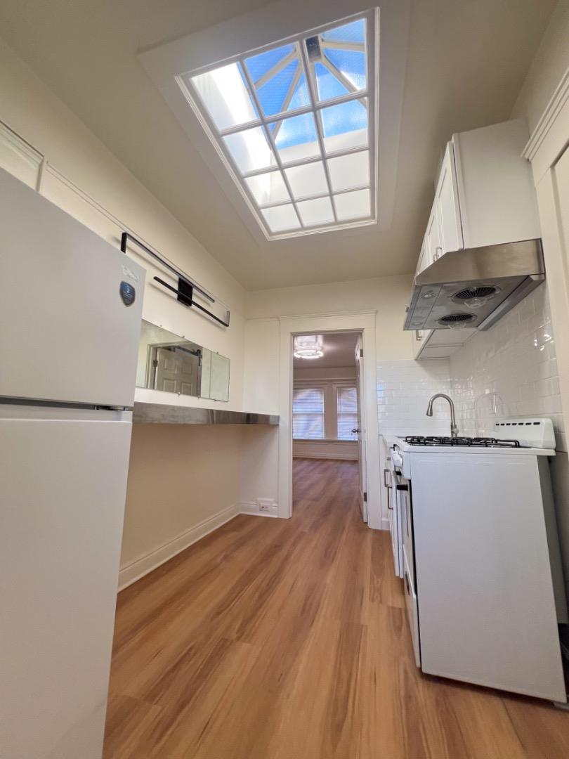 Detail Gallery Image 3 of 8 For 1206 Burlingame Ave #1,  Burlingame,  CA 94010 - 0 Beds | 1 Baths