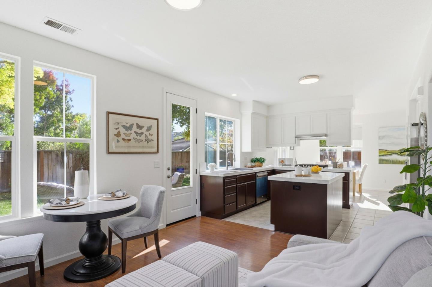 Detail Gallery Image 11 of 61 For 9232 Kestrel Ct, Gilroy,  CA 95020 - 4 Beds | 2/1 Baths