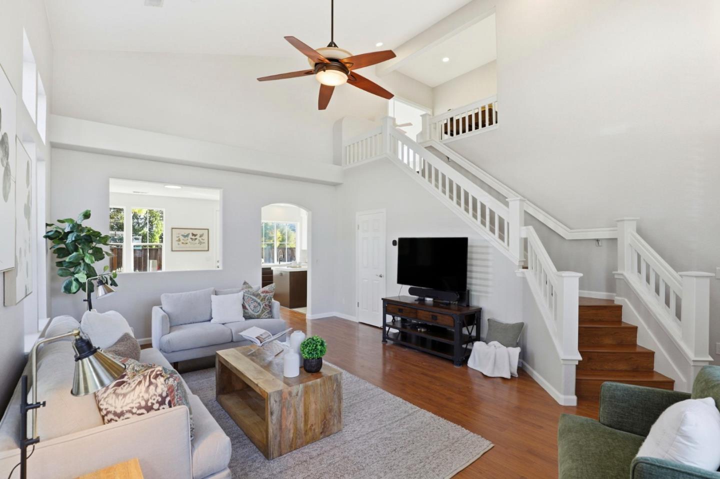 Detail Gallery Image 9 of 61 For 9232 Kestrel Ct, Gilroy,  CA 95020 - 4 Beds | 2/1 Baths