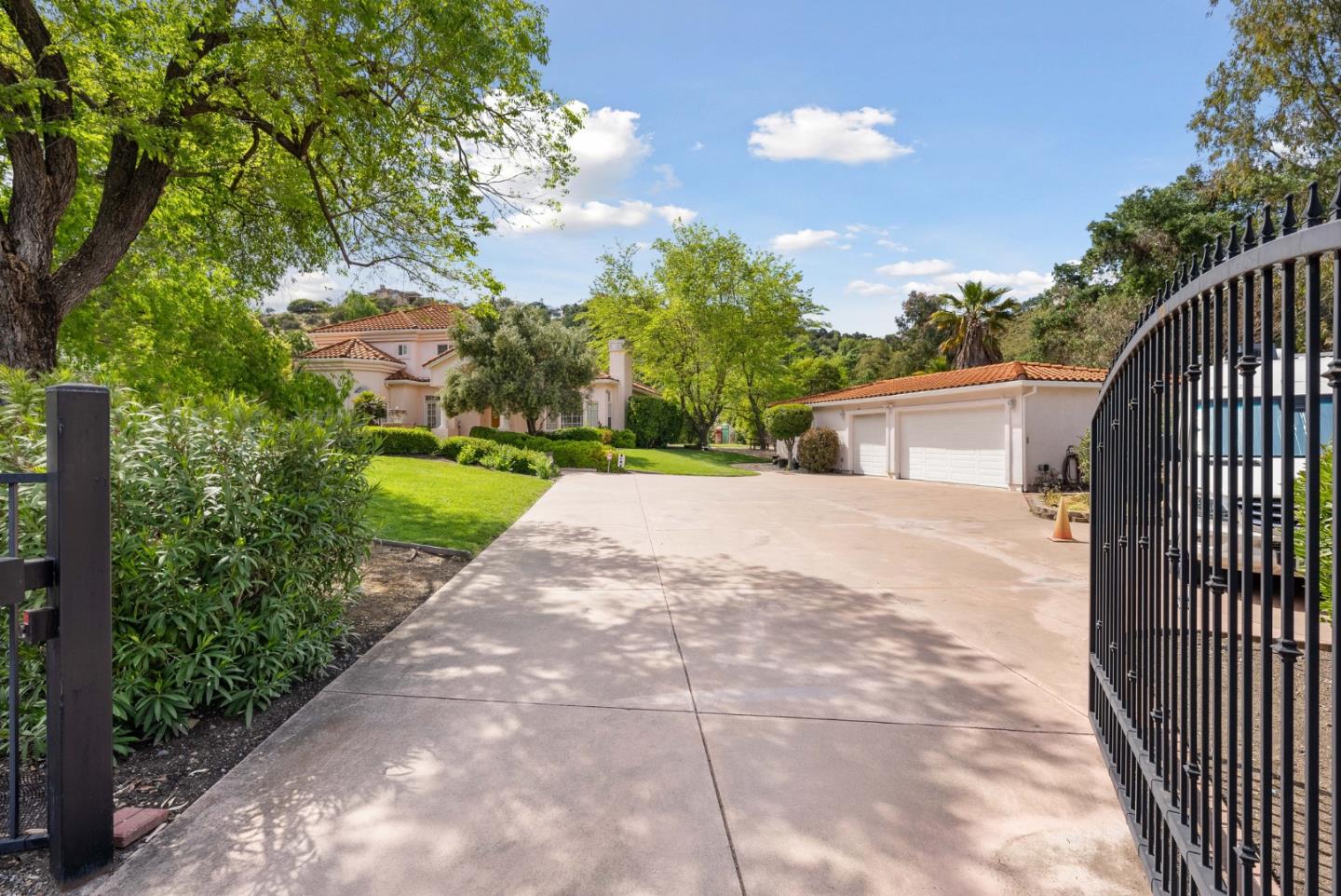 Detail Gallery Image 12 of 72 For 1190 Llagas Rd, Morgan Hill,  CA 95037 - 6 Beds | 5 Baths