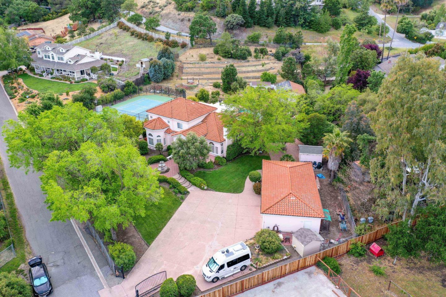 Detail Gallery Image 6 of 72 For 1190 Llagas Rd, Morgan Hill,  CA 95037 - 6 Beds | 5 Baths