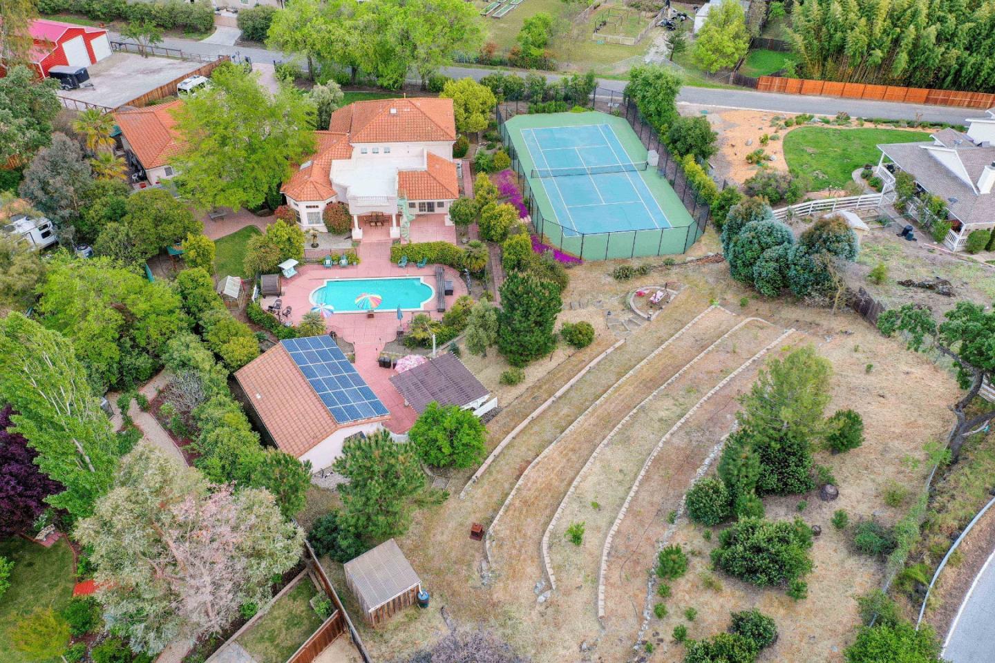 Detail Gallery Image 8 of 72 For 1190 Llagas Rd, Morgan Hill,  CA 95037 - 6 Beds | 5 Baths