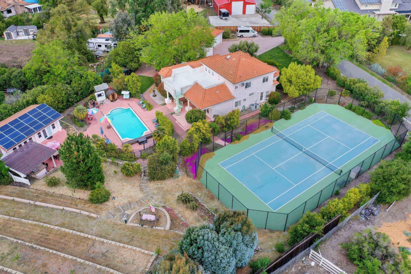 Detail Gallery Image 9 of 72 For 1190 Llagas Rd, Morgan Hill,  CA 95037 - 6 Beds | 5 Baths