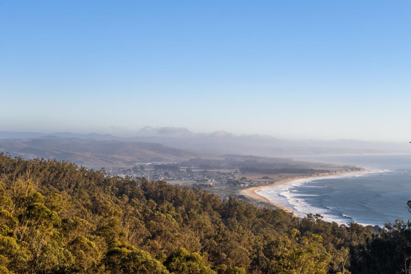 Detail Gallery Image 10 of 94 For 107 Dolphine Ave, El Granada,  CA 94018 - 4 Beds | 3/1 Baths