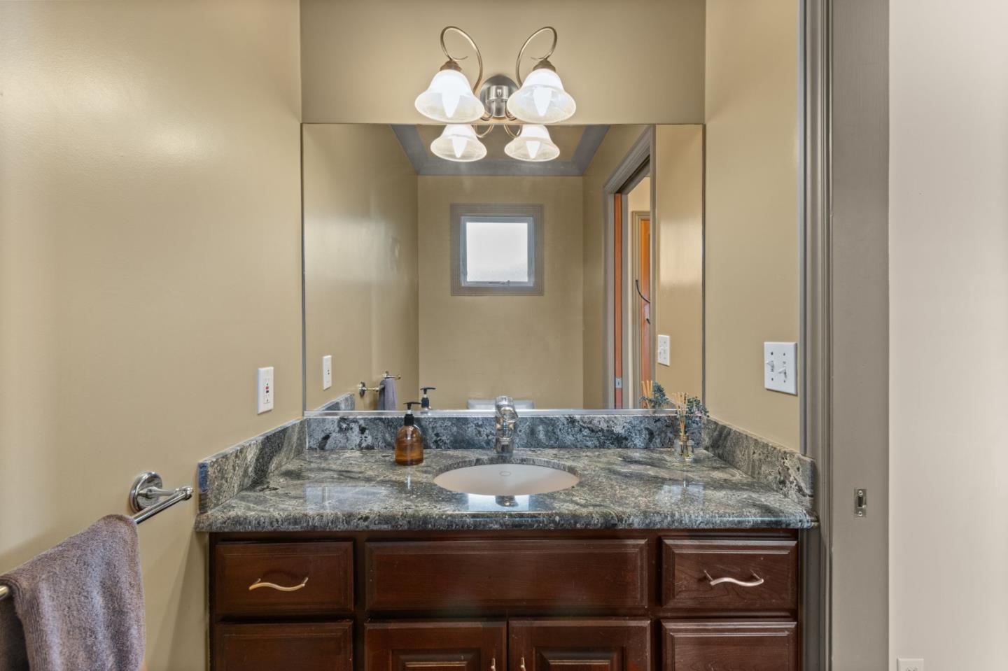 Detail Gallery Image 14 of 94 For 107 Dolphine Ave, El Granada,  CA 94018 - 4 Beds | 3/1 Baths